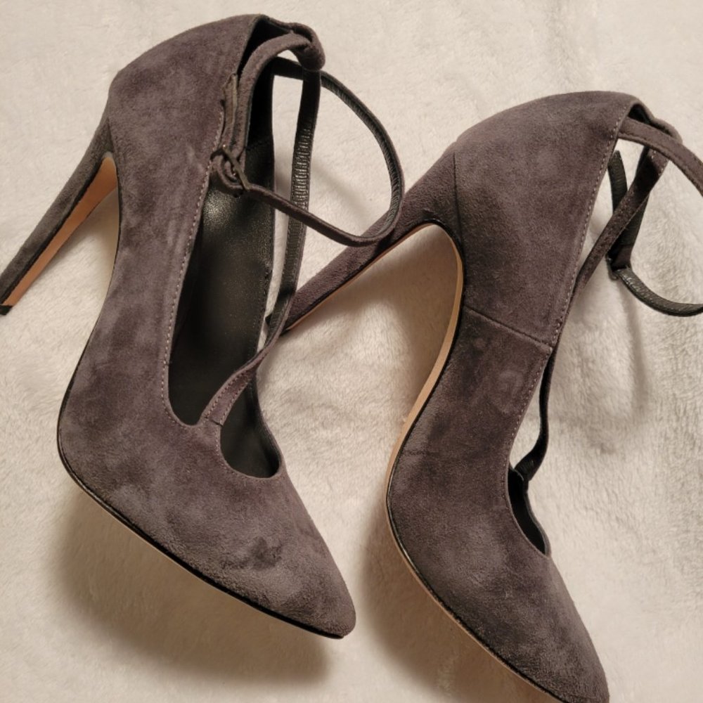 Charles David Grey Suede Pumps